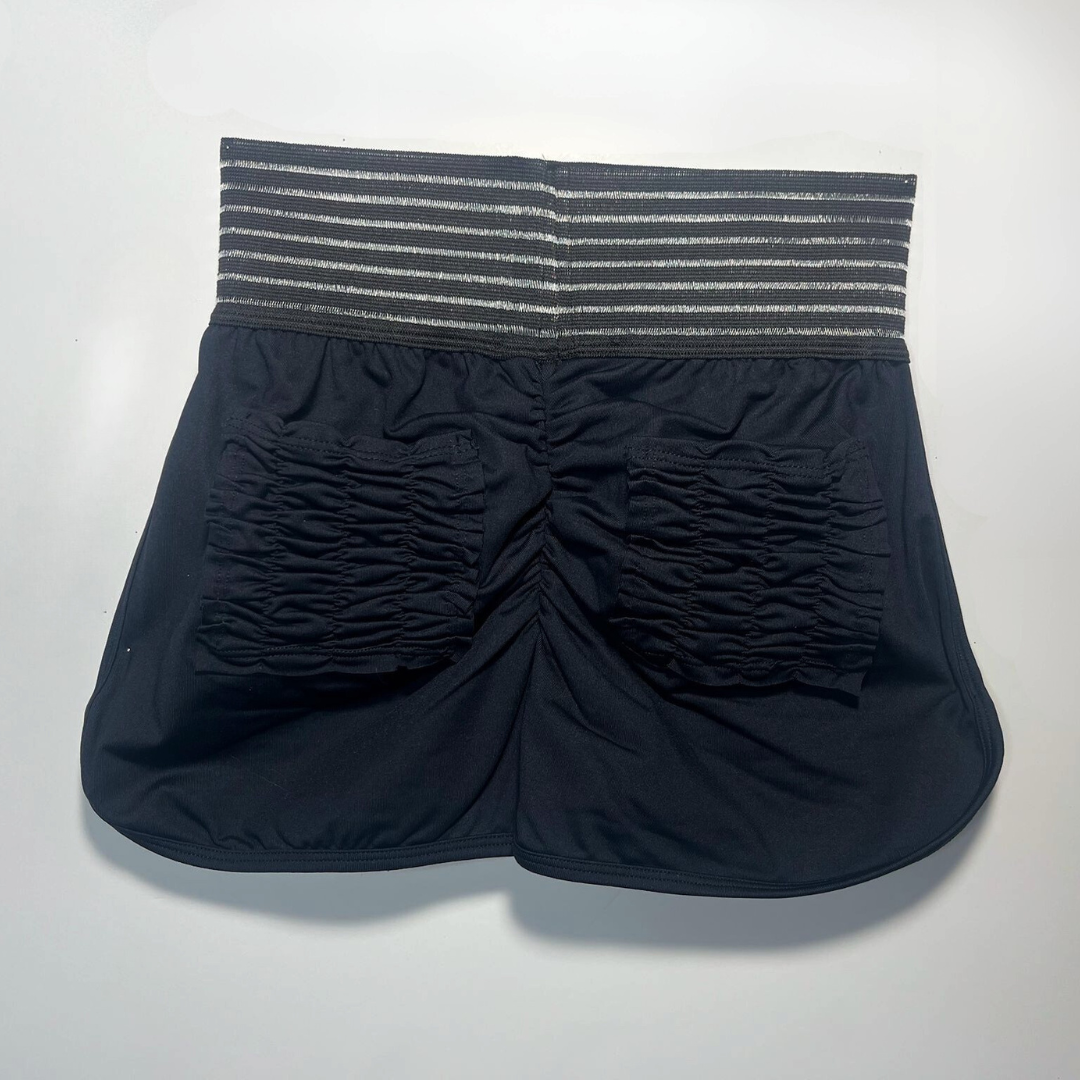 Ruffle Scrunch Pocket Shorts -Black
