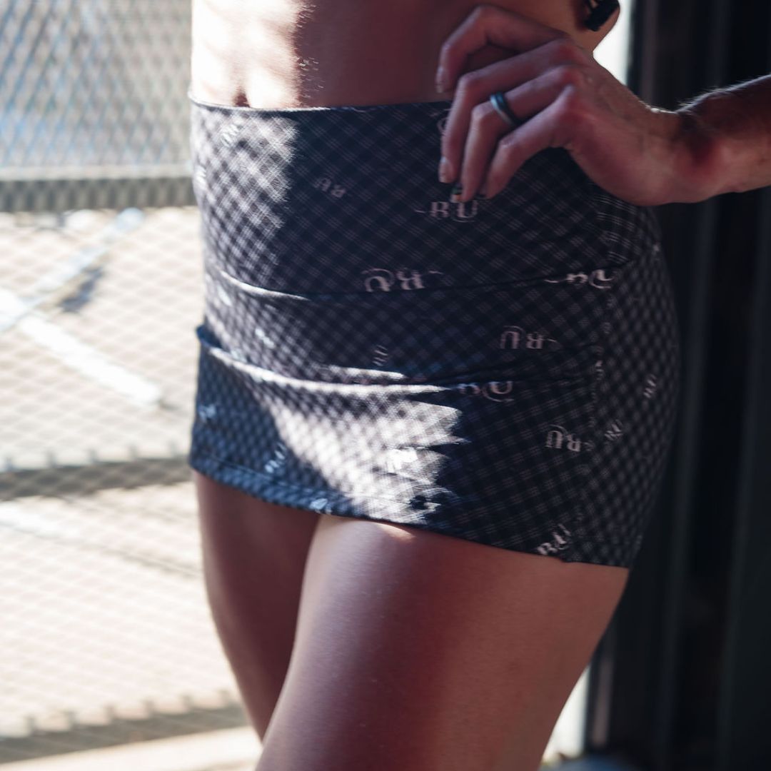 Curvy Scrunch Skort - Black & White B-U