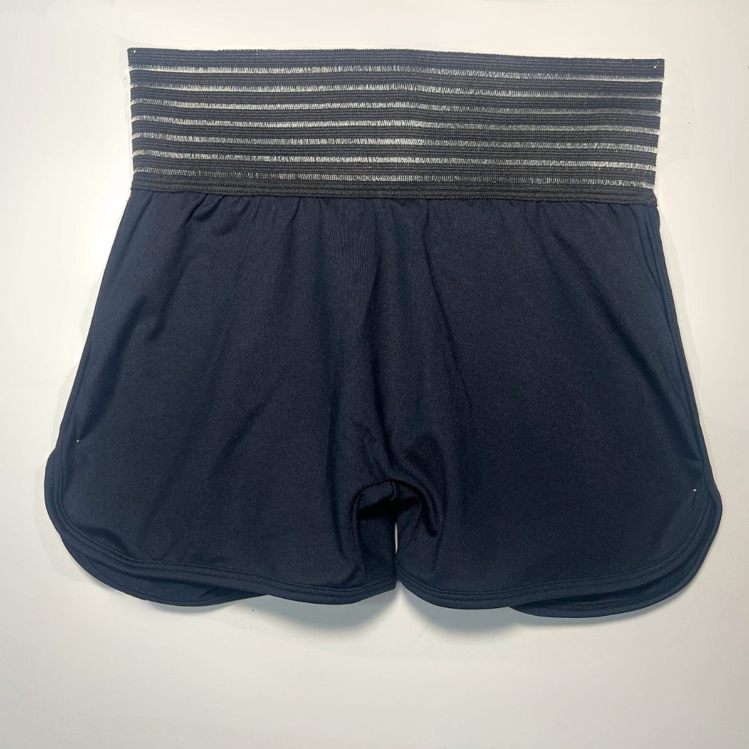 Ruffle Scrunch Pocket Shorts -Black - Image 3